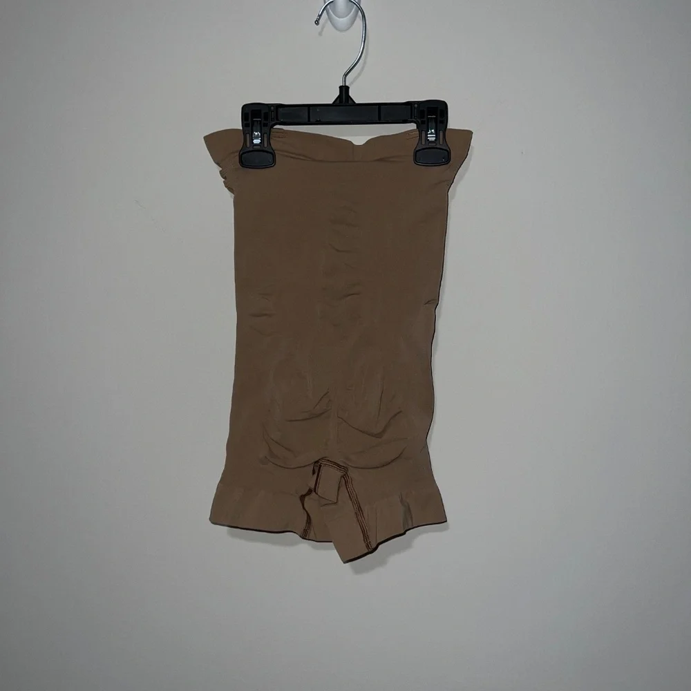 SKIMS SEAMLESS SCULPT STRAPLESS SHORTIE BODYSUIT SIENNA SMALL WIT