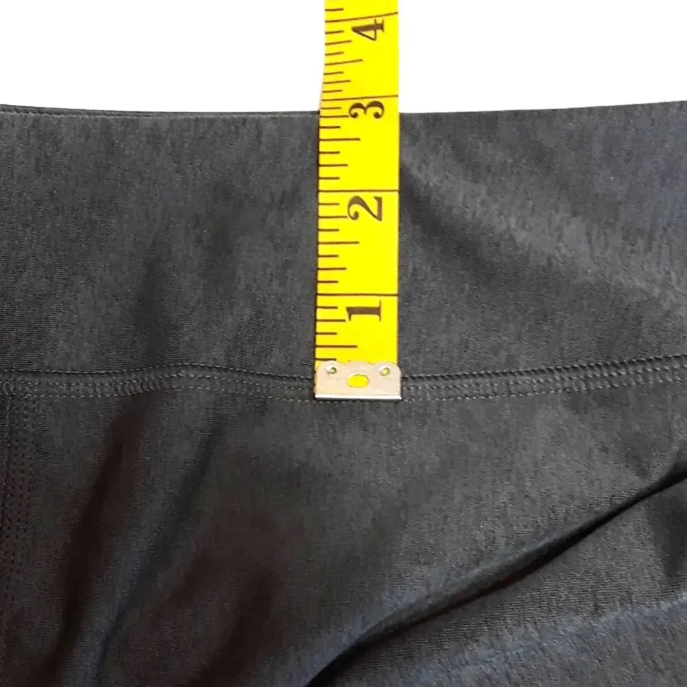 Womens Sz M Compression Heat Gear Gray Cropped Workout Leggings Under Armour