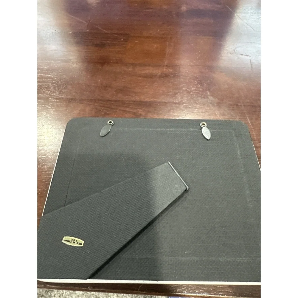 26 International vintage photoframe