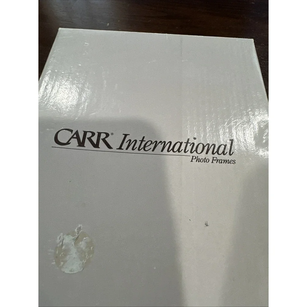 26 International vintage photoframe