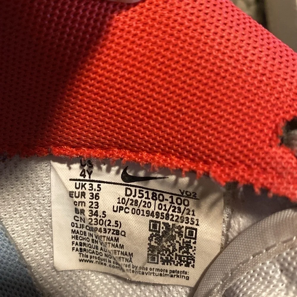 Nike cleaning sneaks