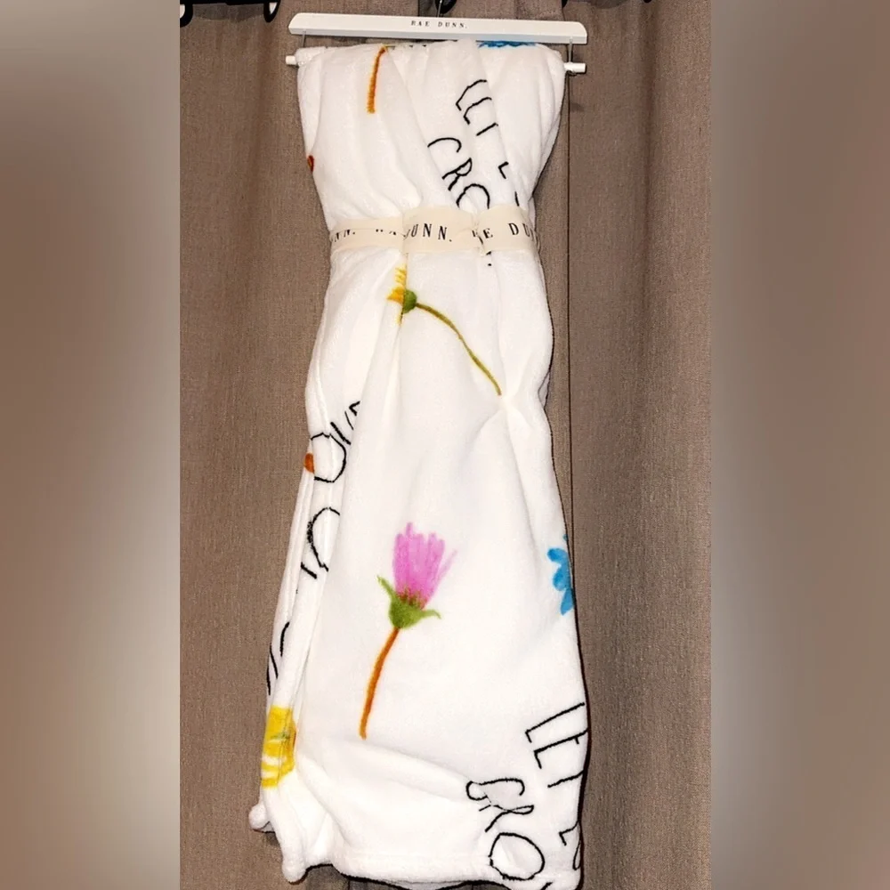 NWT Rae Dunn Floral “LET IT GROW” Spring Oversized Plush Throw Blanket 50x70