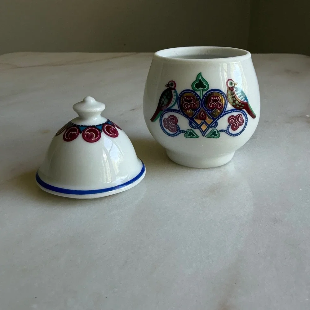 Elizabeth Arden Byzantium Porcelain Trinket Jar Made in Japan Bird Floral Motif
