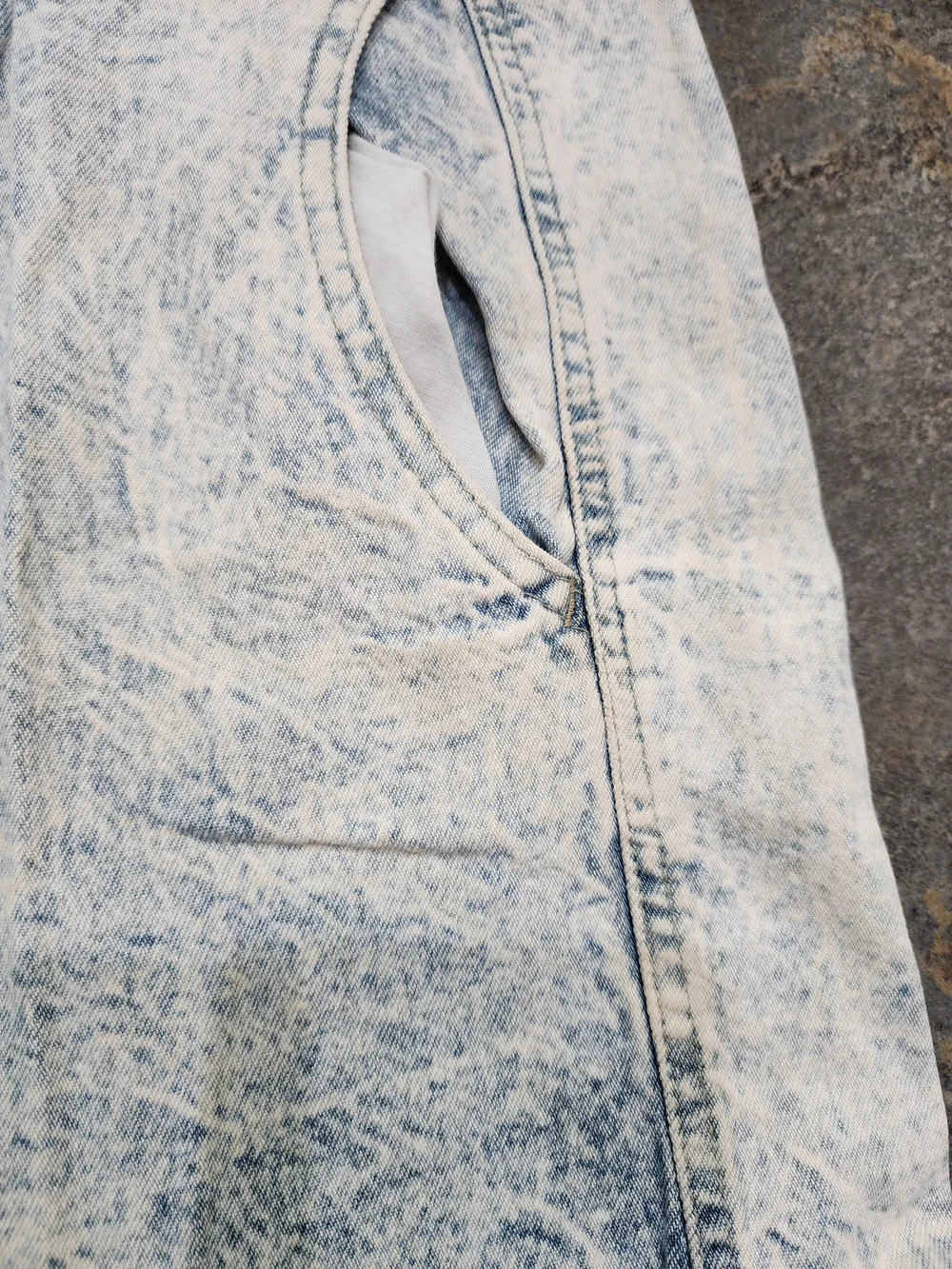 Vintage 90s Carlyle Women's 26 Acid Wash Baggy Denim Mom Jean Jorts Shorts