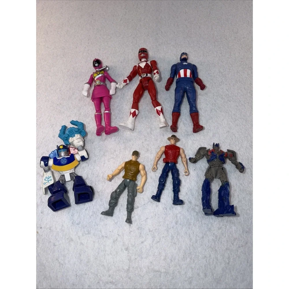 MIXED FIGURES different size, make, and themes Lot Of 7