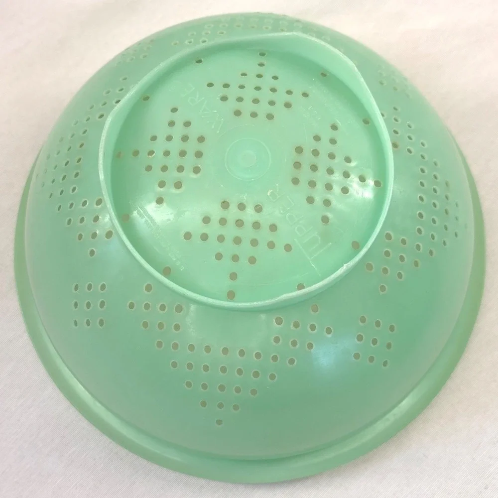 Tupperware vintage colander