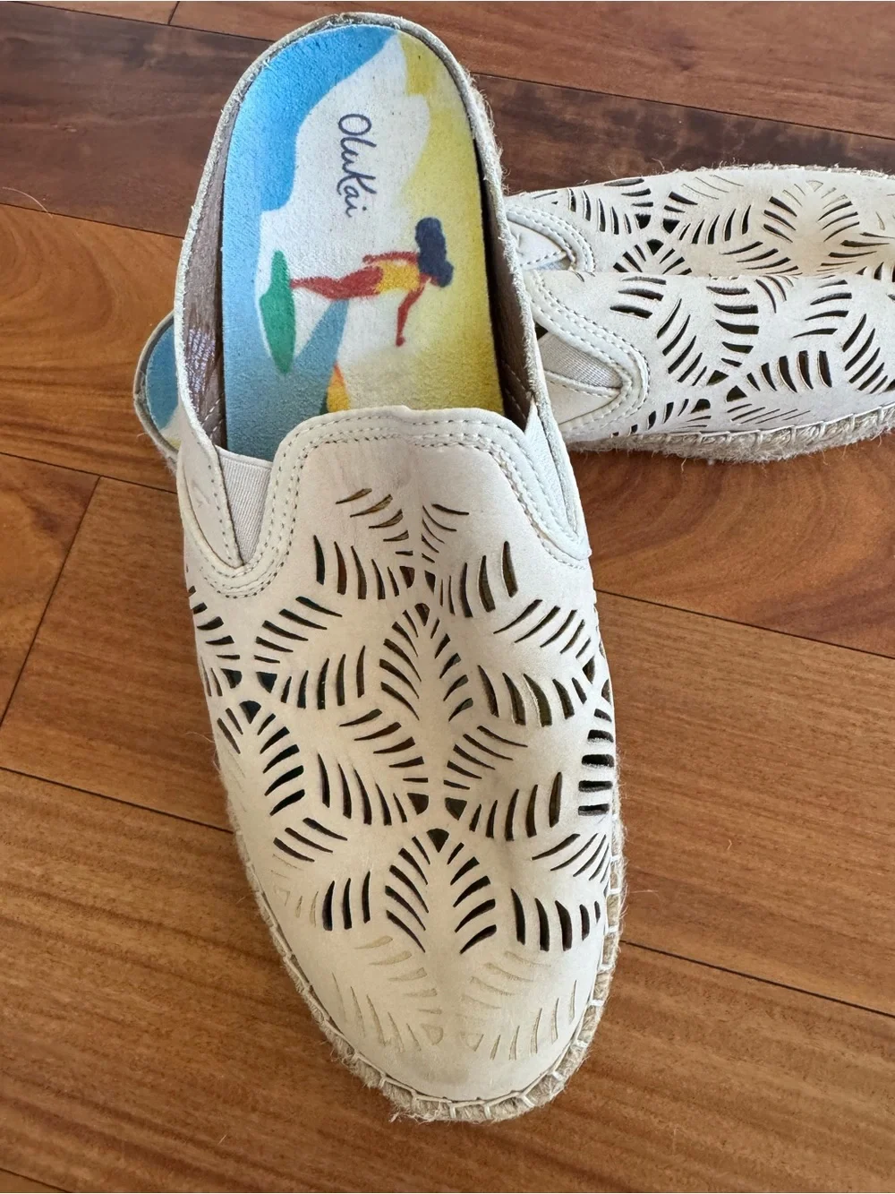 OluKai light beige