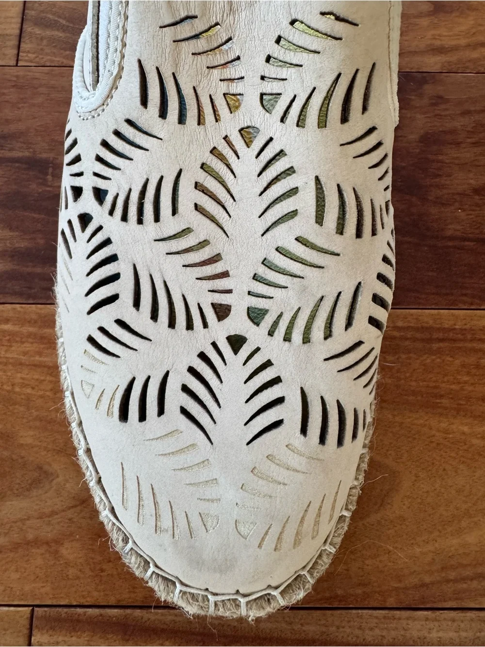 OluKai light beige