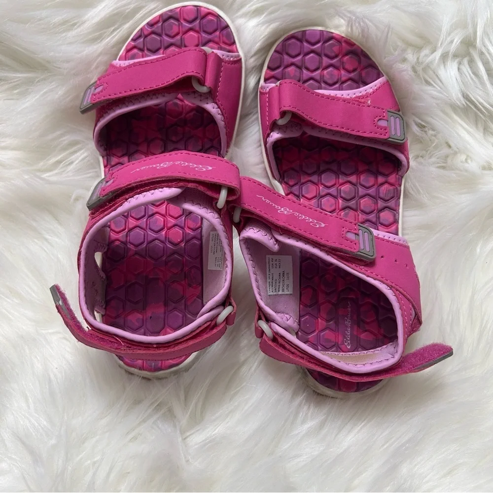Size 4 Girls Eddie Bauer Sandals E1