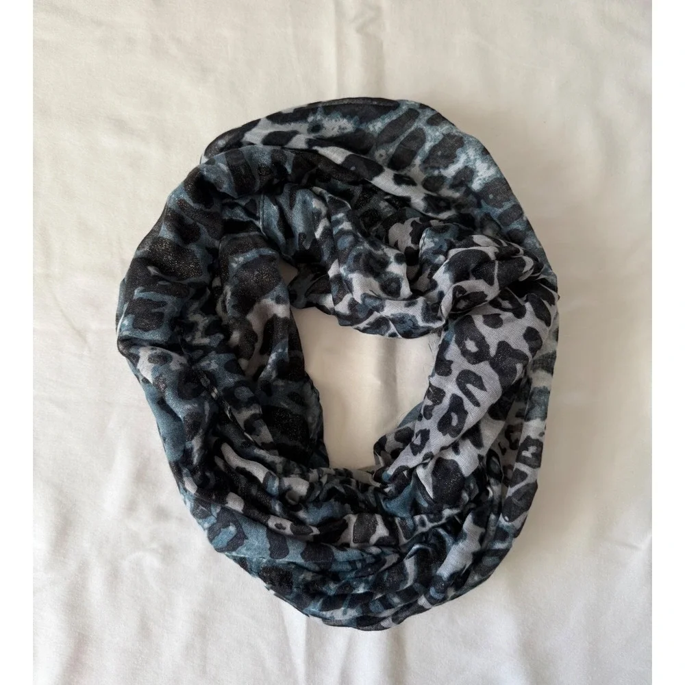 Blue‎ Grey Leopard Print Infinity Scarf Lightweight Animal Pattern Loop Scarf