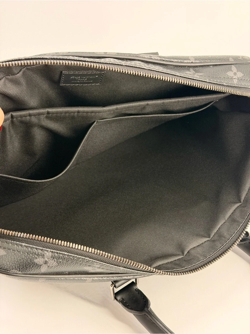 Louis Vuitton excellent slight