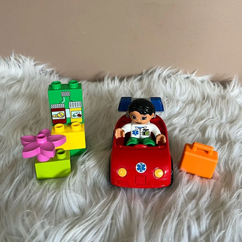 {Lego Duplo} Nurse's Car Lego Set
