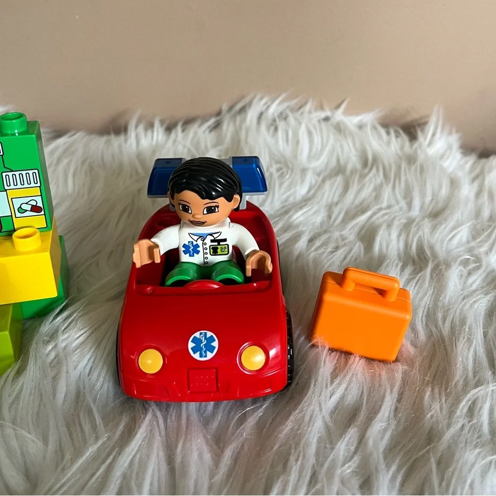 {Lego Duplo} Nurse's Car Lego Set