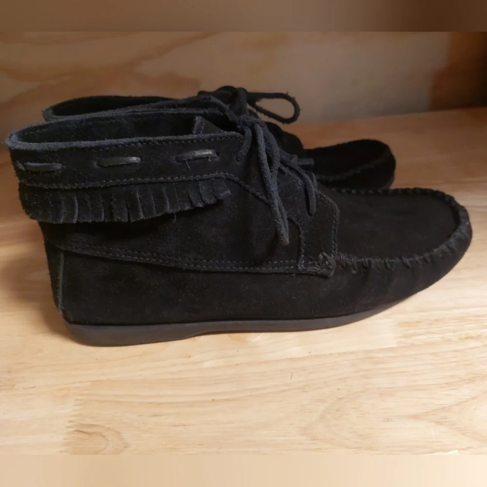 Minnetonka Men's Black Suede Leather Lace Up Chukka Boots EUC 8 Boho Minimalist