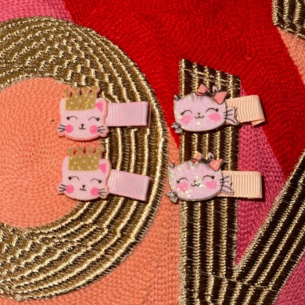 Kitty hair clips‎