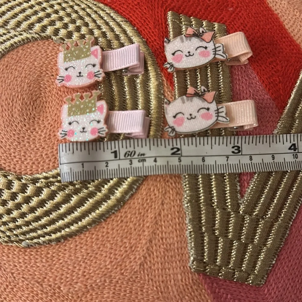 Kitty hair clips‎
