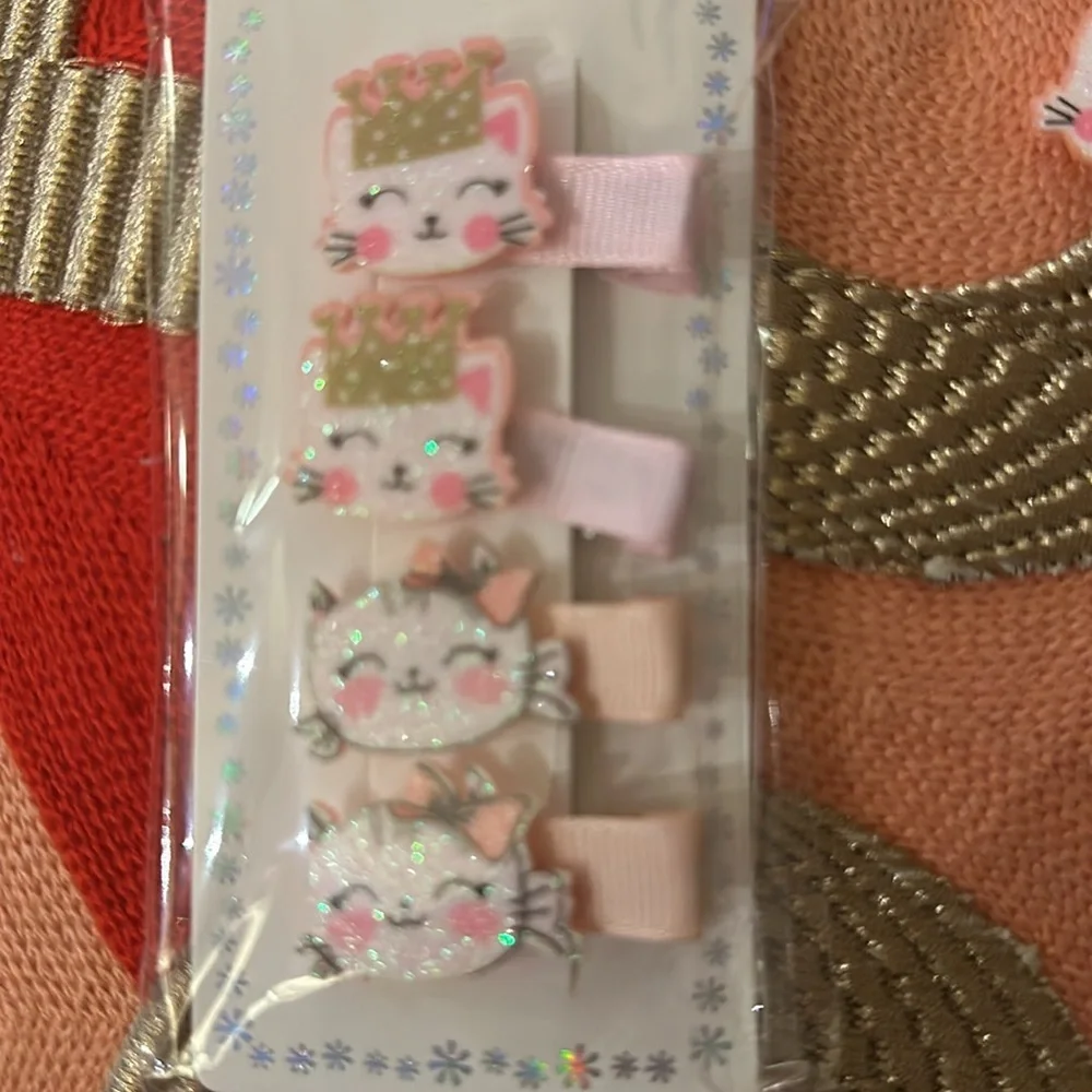 Kitty hair clips‎