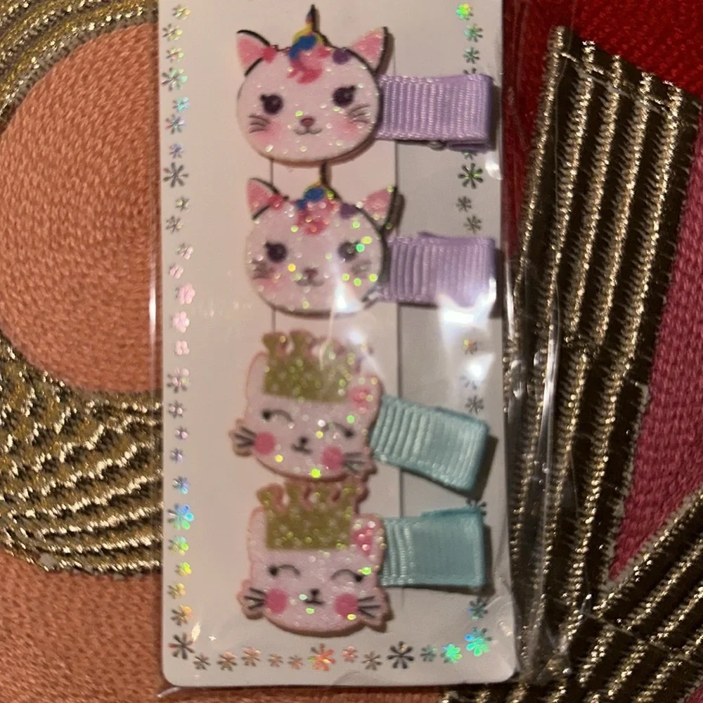 Kitty hair clips‎