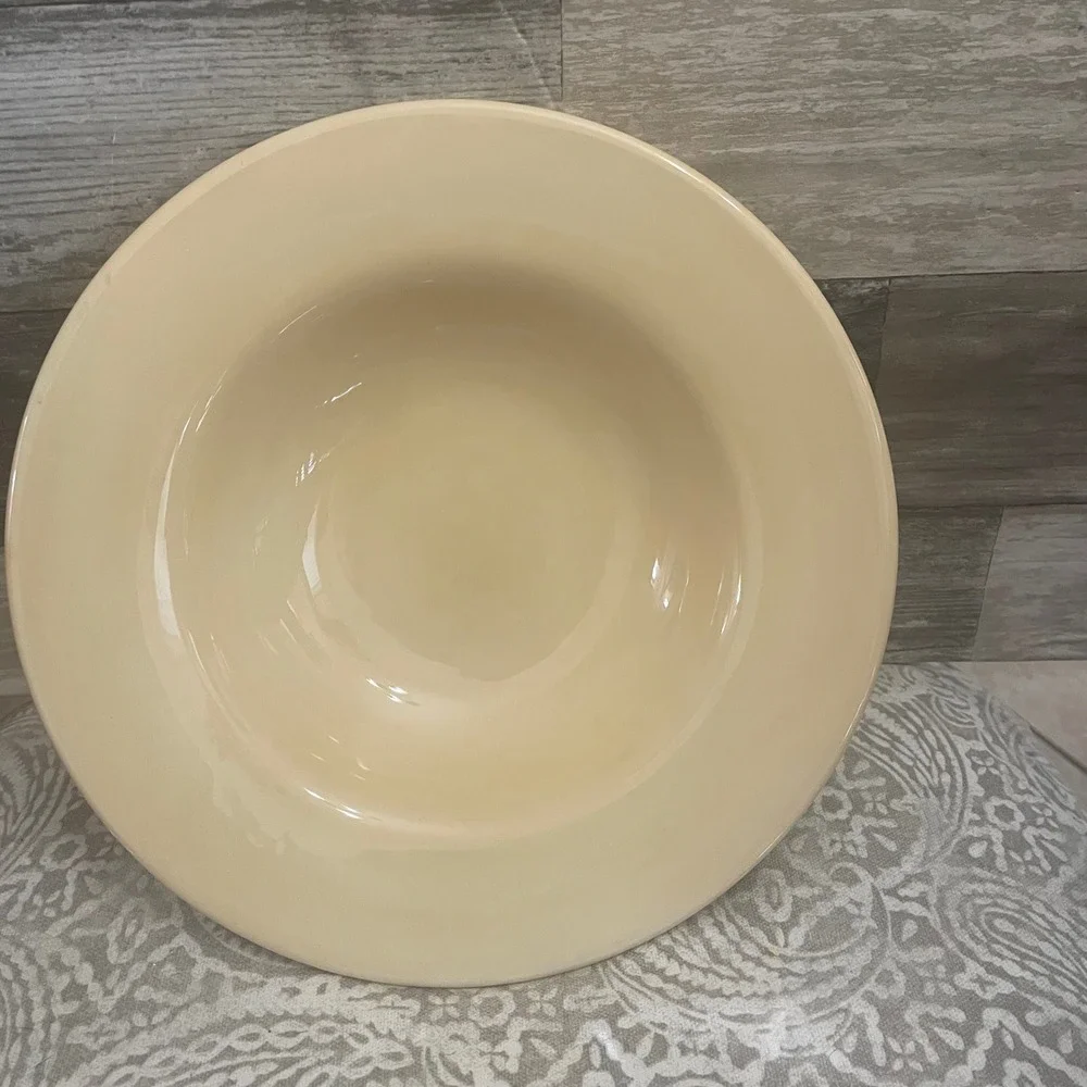 Pottery Barn Sausalito Rimmed Soup Bowl Cream Yellow Stoneware Pasta Bowl