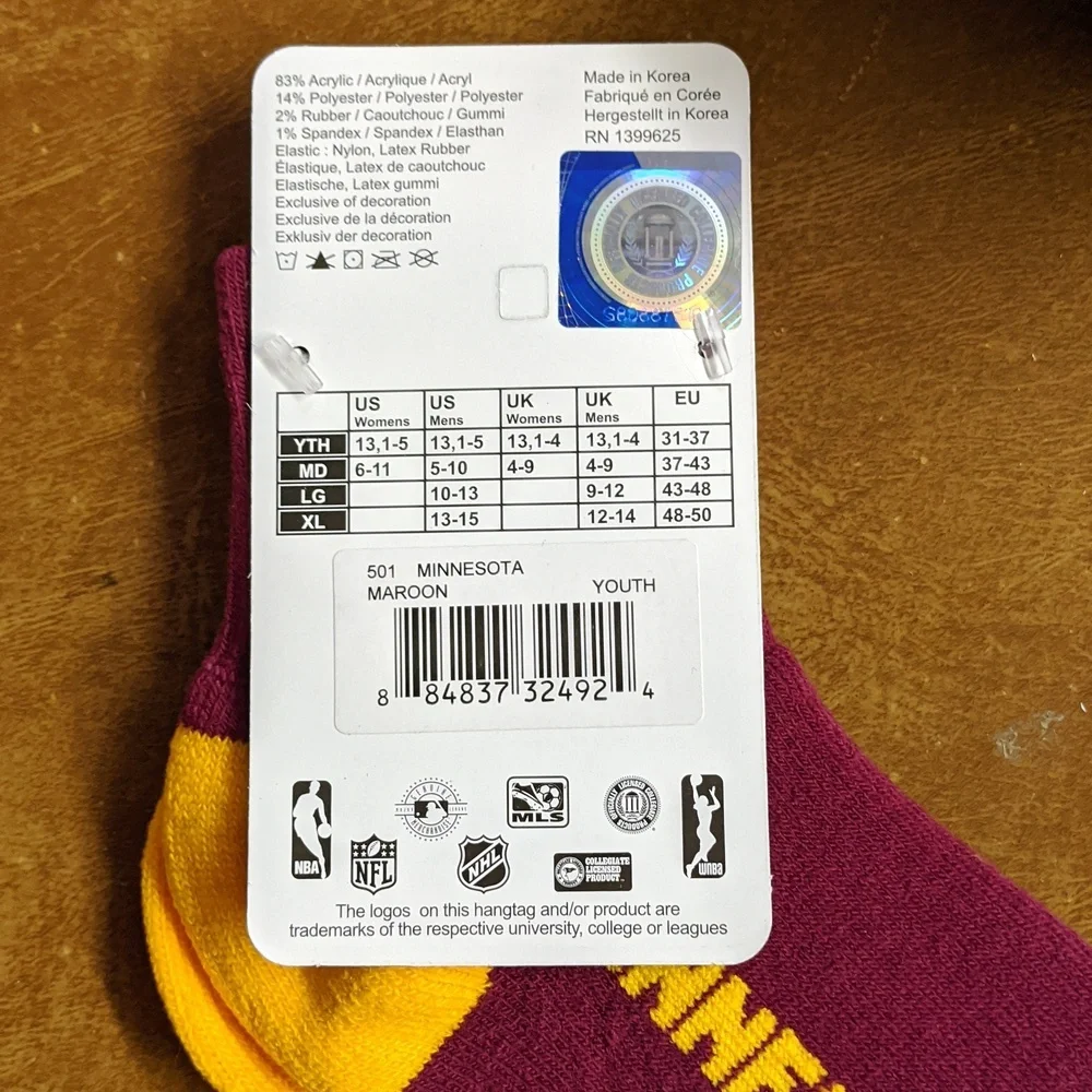 New Kids Boys Youth Minnesota Basketball Maroon and Gold Thick Socks, T2MIS-A