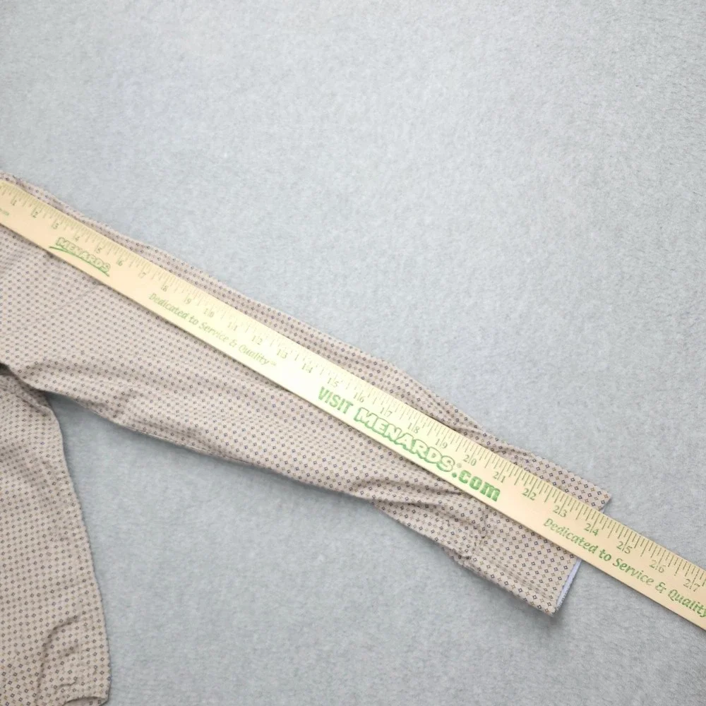 Banana Republic wording sleeves design