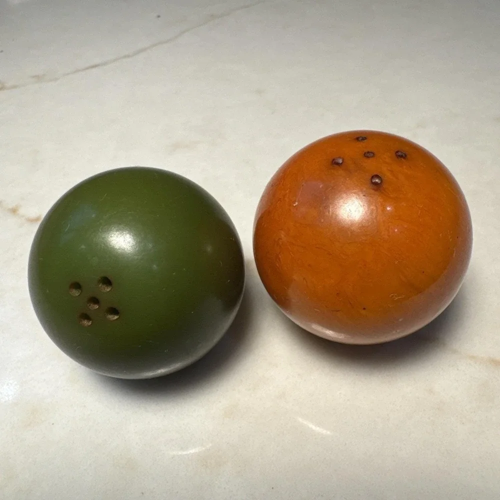 Vintage Bakelite Green & butterscotch Art Deco Ball Salt & Pepper Shakers
