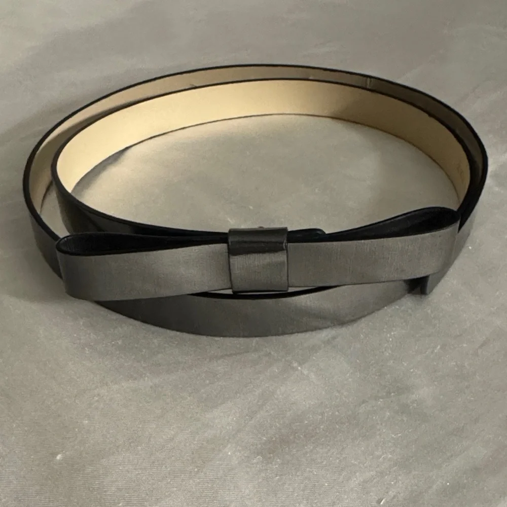 kate spade black patent bow belt