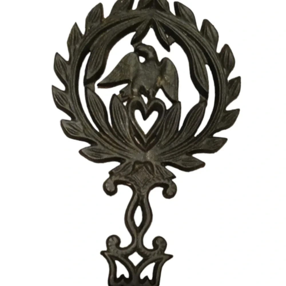 Cast‎ Iron Trivet Eagle Heart Laurel Wreath Wall Decor