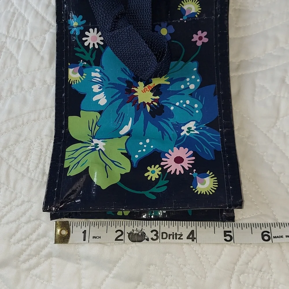 * Vera Bradley Colorful Floral, 4 Pc Heavy Duty Gift Bag Set, NEW