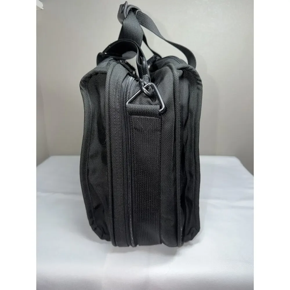 Tumi couple minor