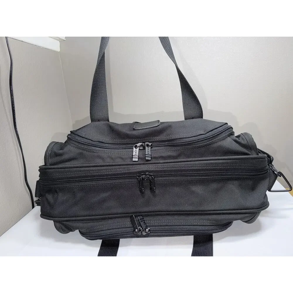 Tumi couple minor