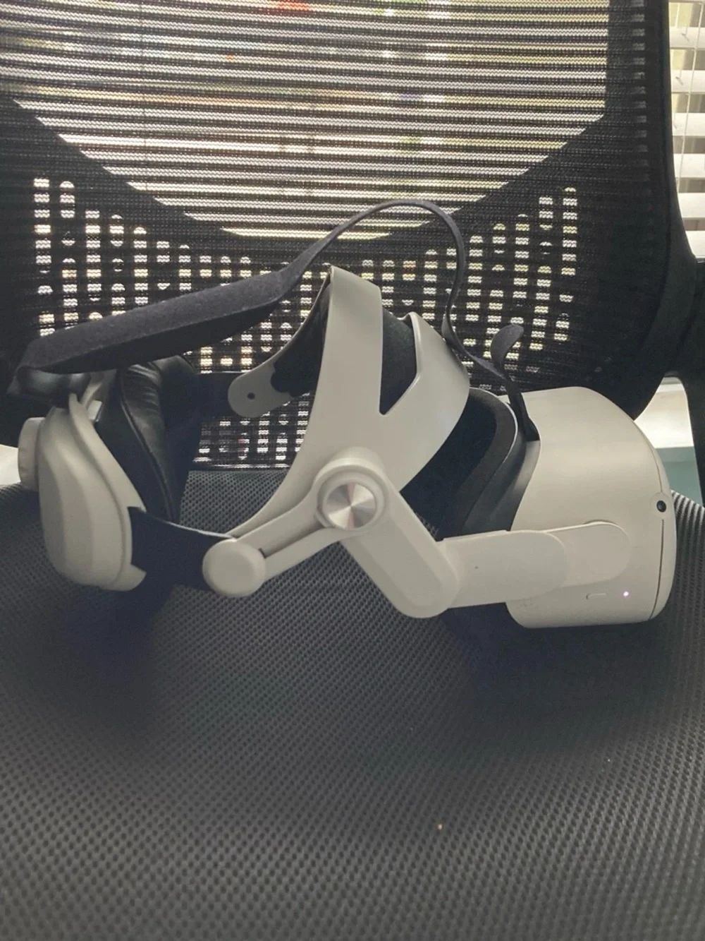 Oculus Quest Series Standalone VR Headset in White and Black