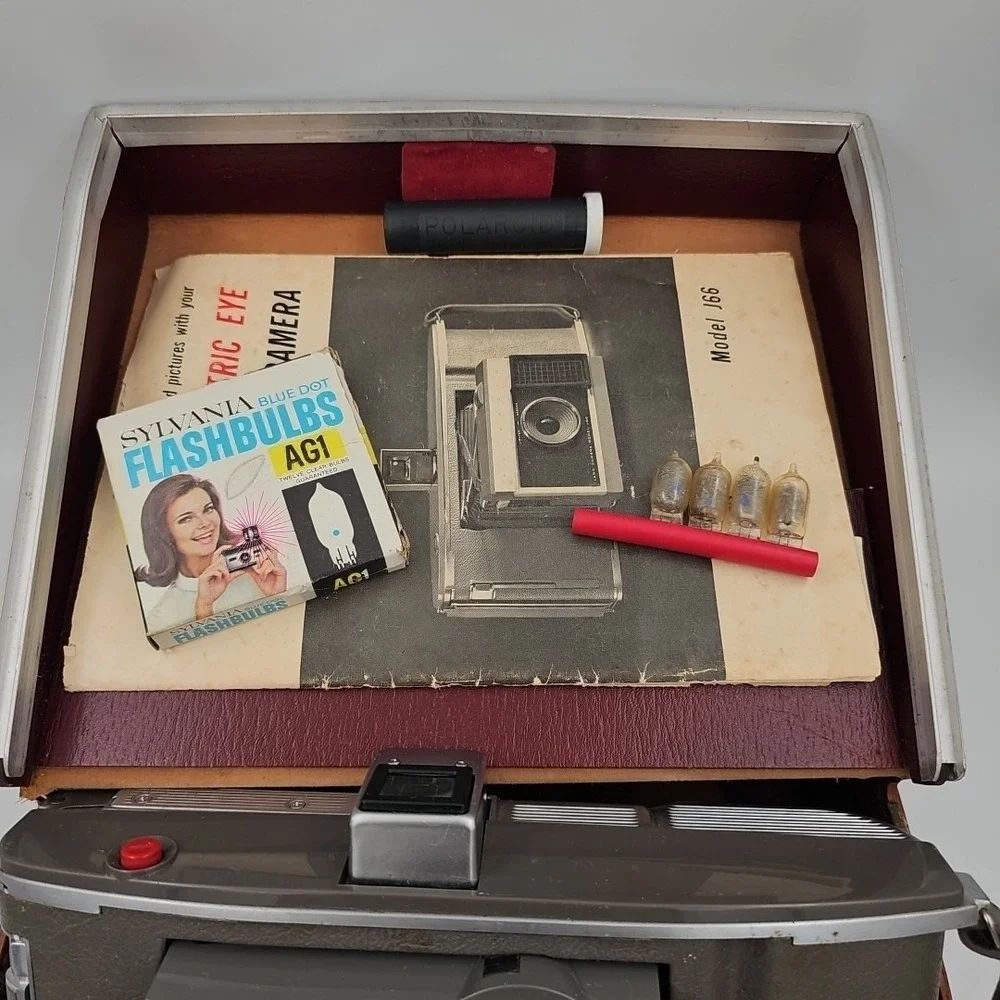 Polaroid includes j66
