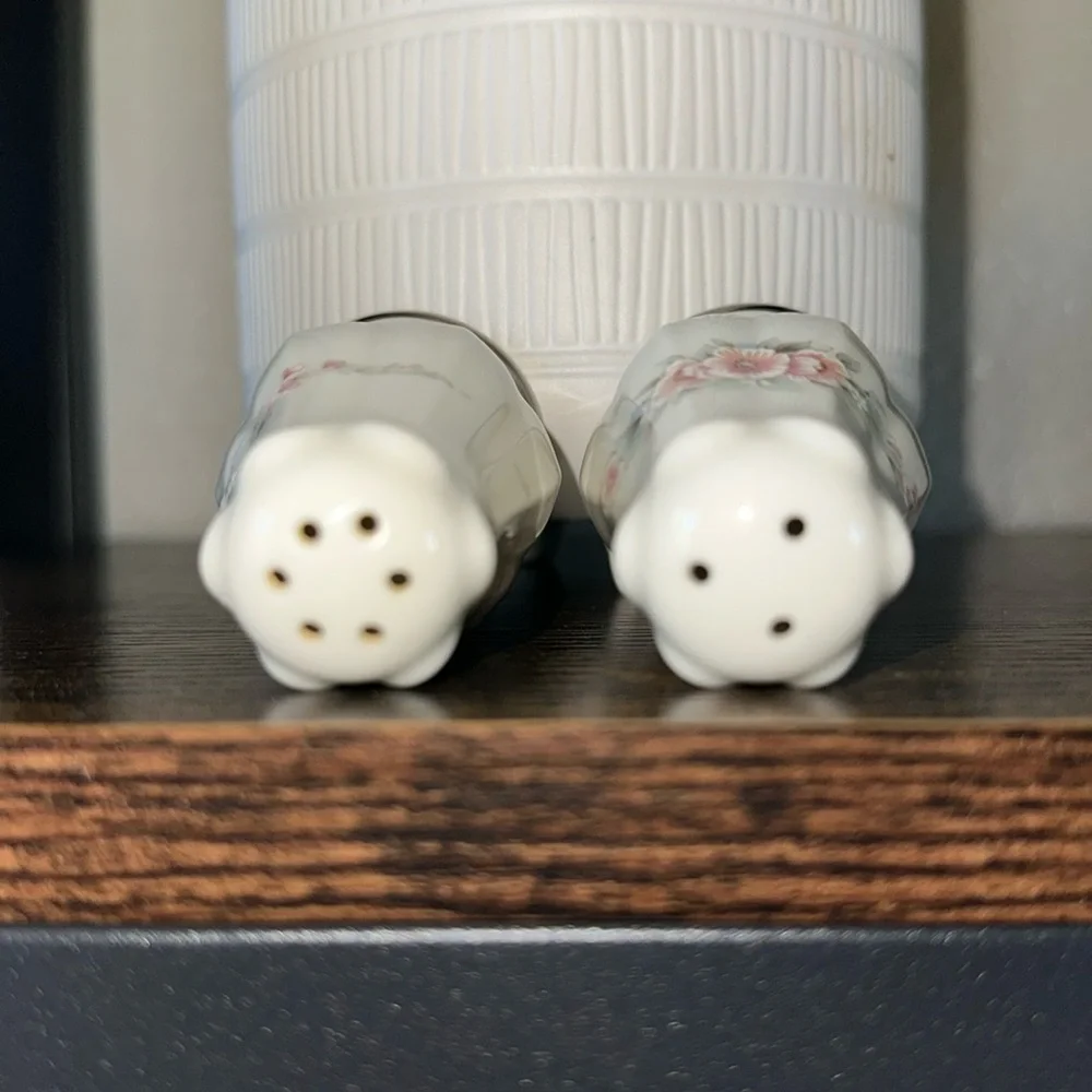 Noritake salt pepper
