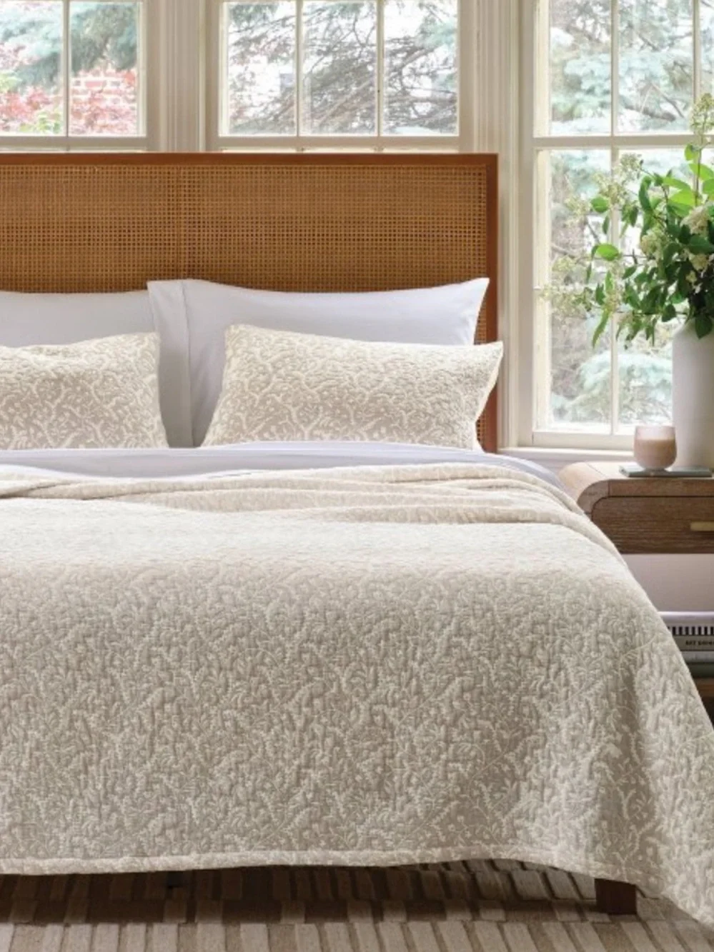 THRESHOLD NWT floral vine Reversible Lightweight Matelasse Quilt -full/queen