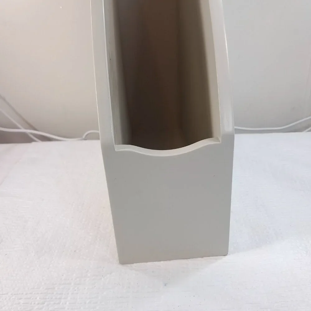 Rubbermaid ikon wood