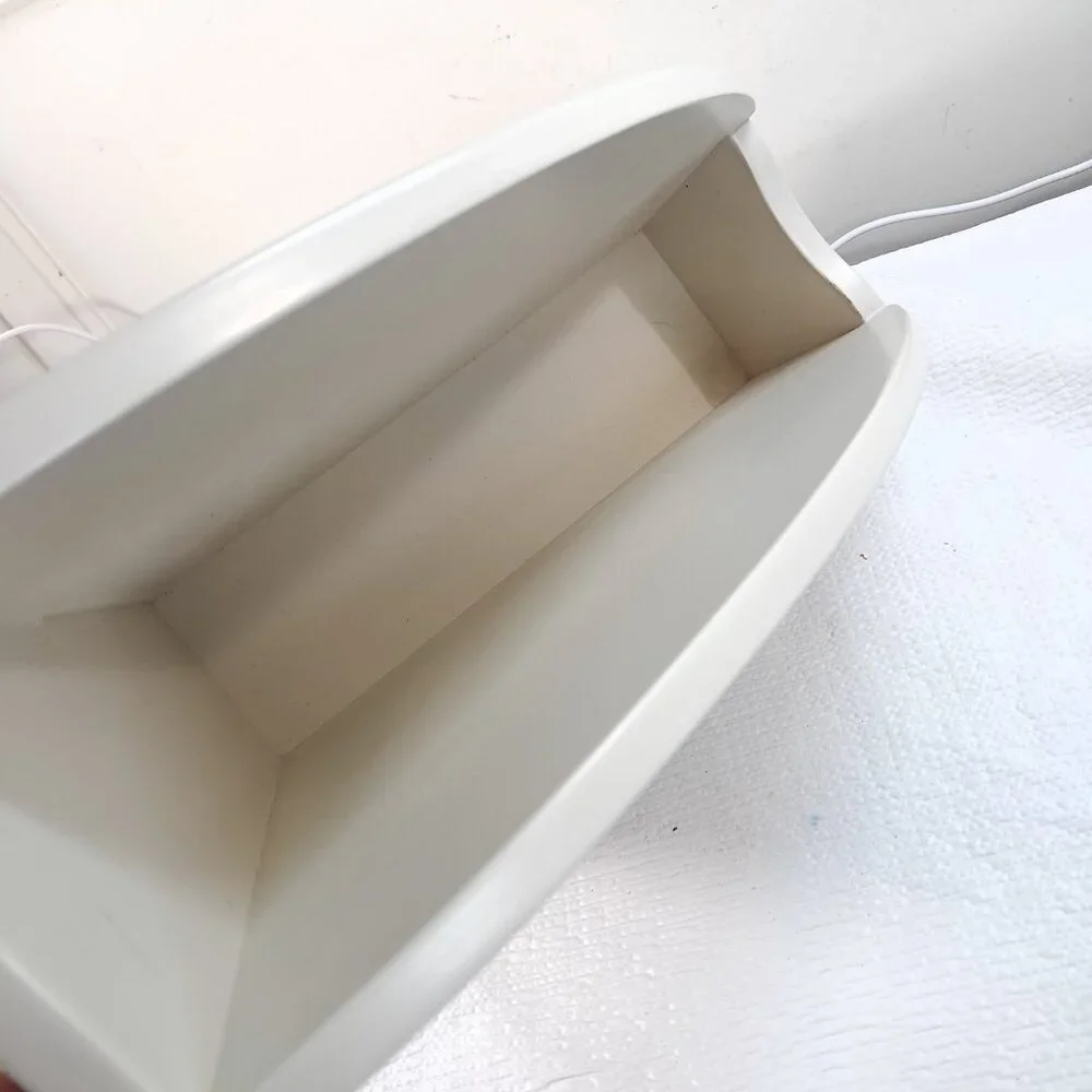 Rubbermaid ikon wood
