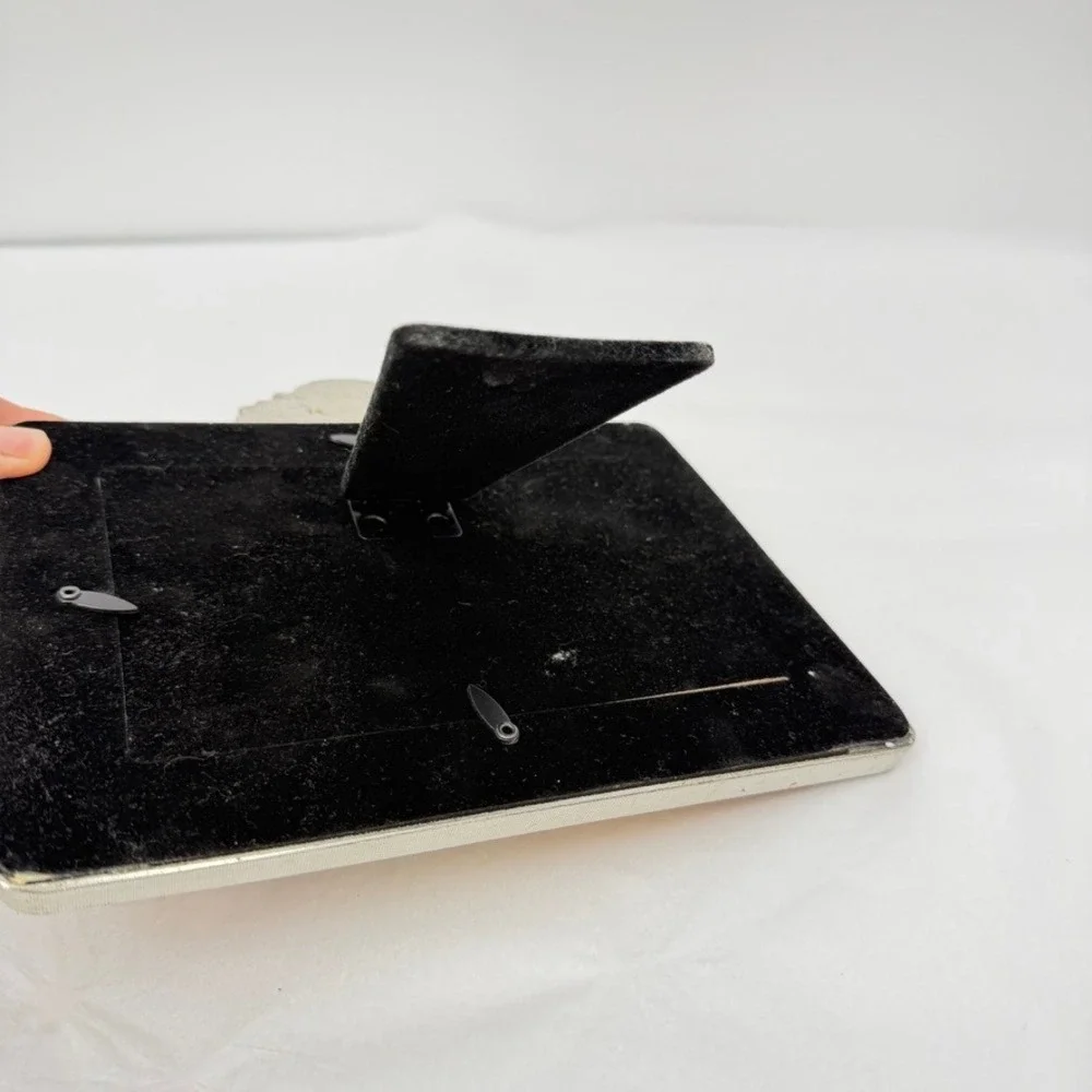 Unbranded picture frame
