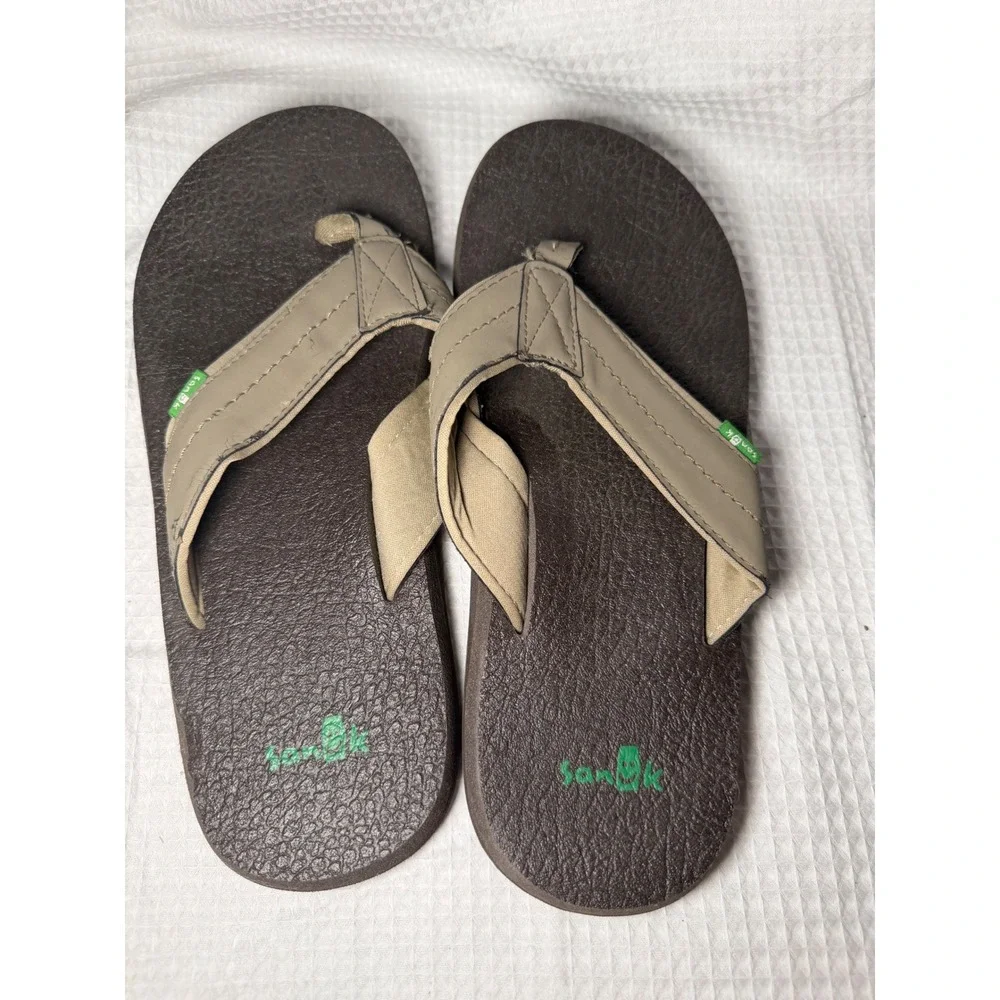 Sanuk beer cozy