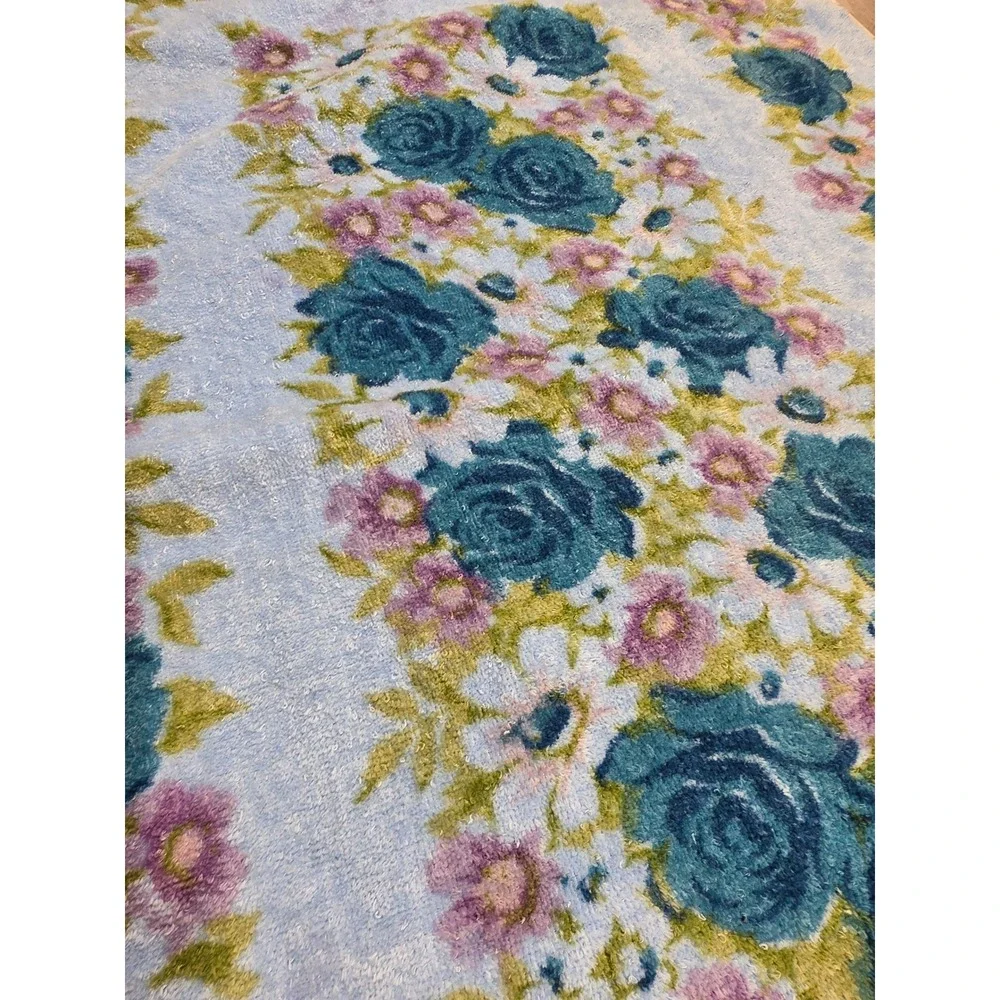 Pequot blossoms matching roses