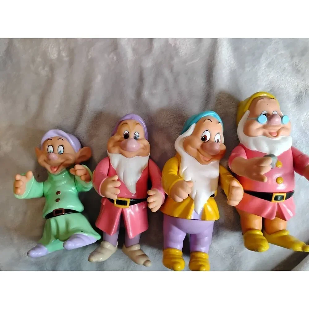 1981 Effanbee Snow White Doll with Disney 7 Dwarves
