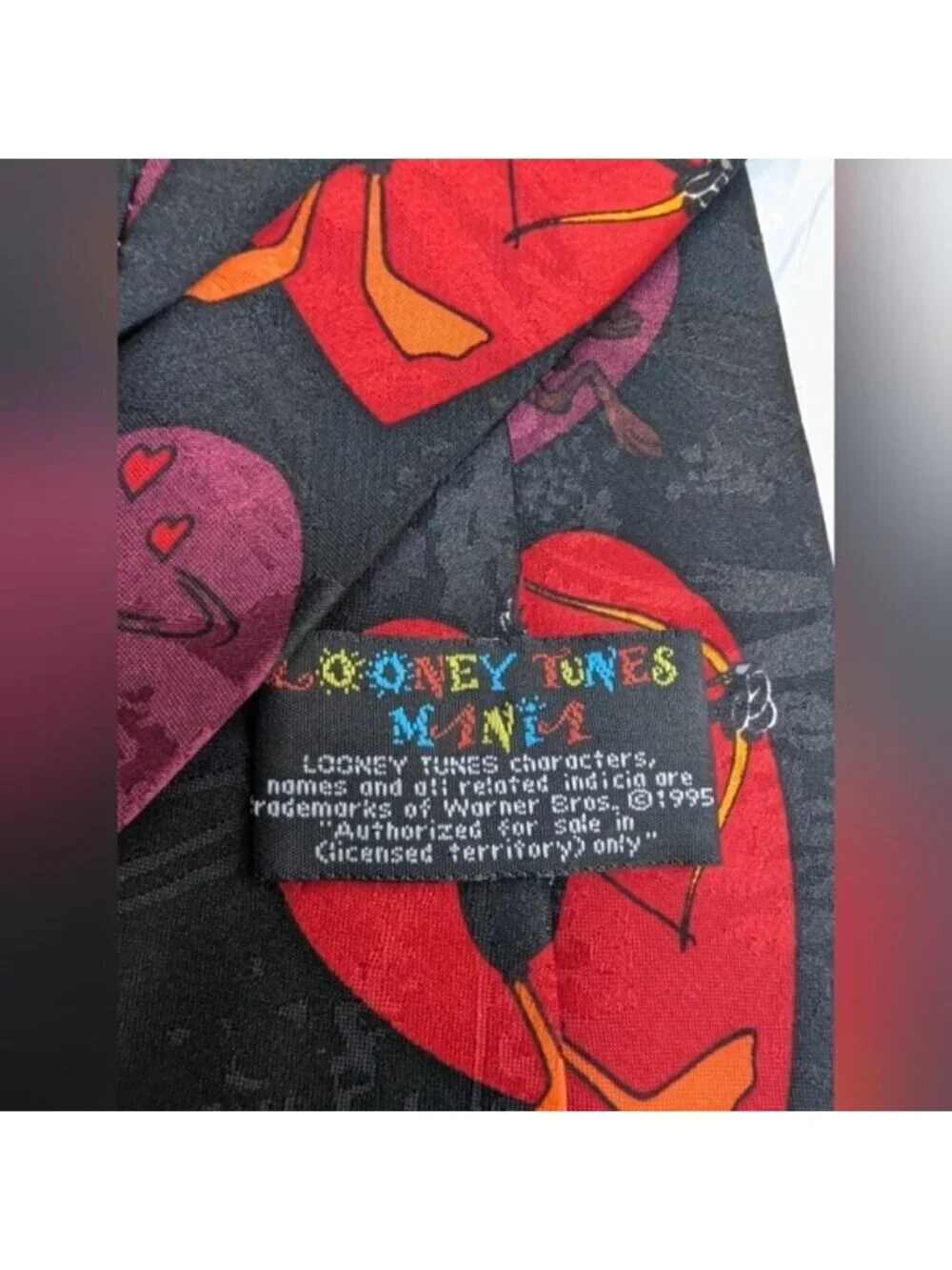 Looney Tunes Necktie mania lovestruck Hearts tie Bugs,Tweety, Marvin Taz, Daffy