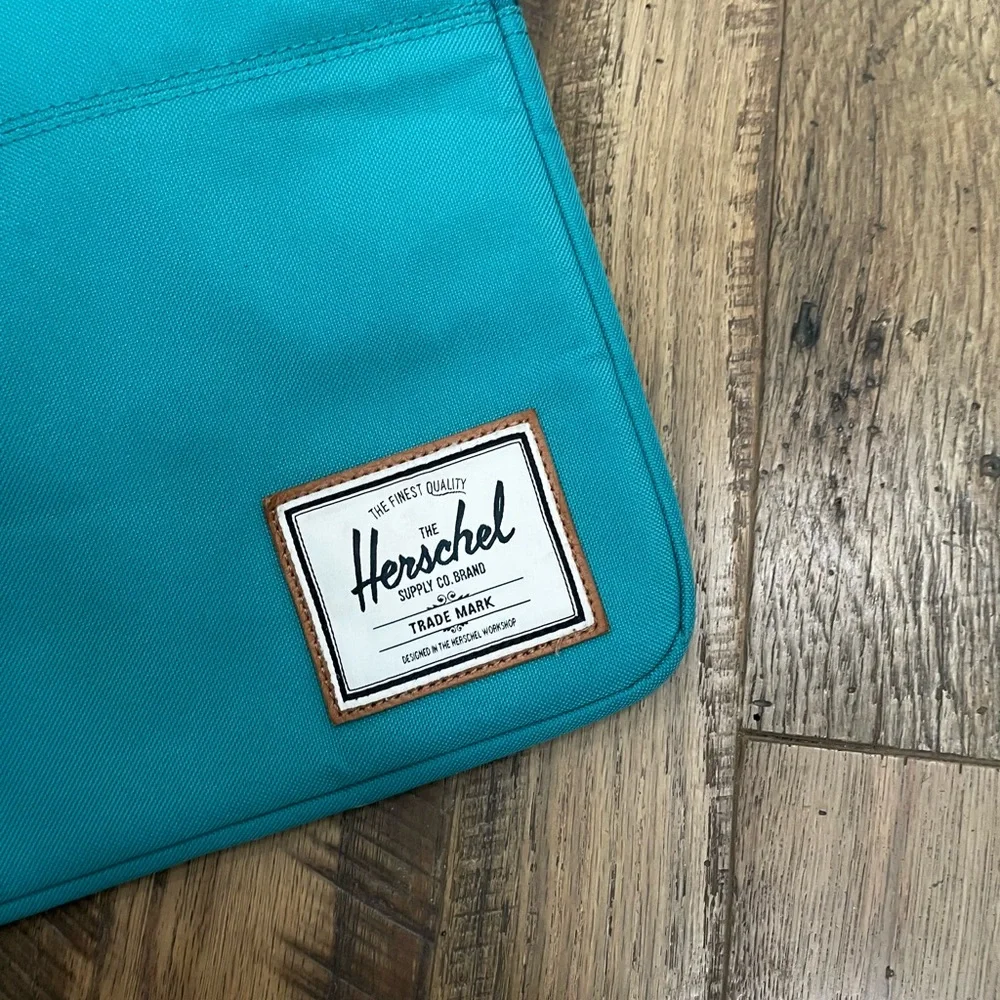 Herschel padded lap top case