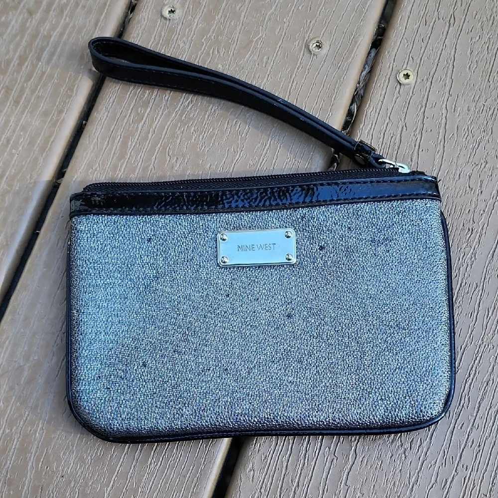 Nine West Wristlet‎ Glitter Sparkle Black Trim Zip Around Clutch Evening Bag