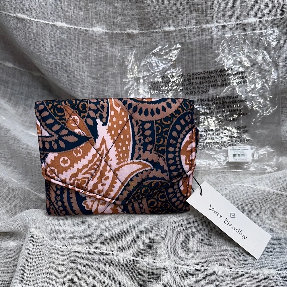 Vera Bradley Fern Paisley Design Ultralight RFID Mini Tri-Fold Wallet NWT