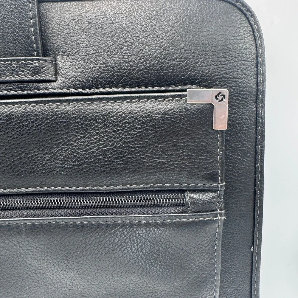 Samsonite corner shape accented