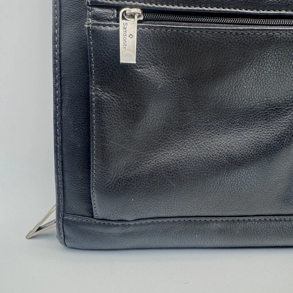 Samsonite quick zipper discolor