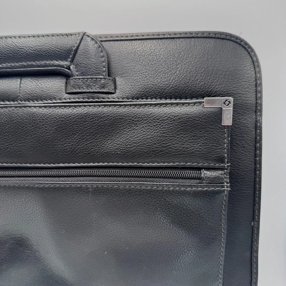 Samsonite material texture hardware