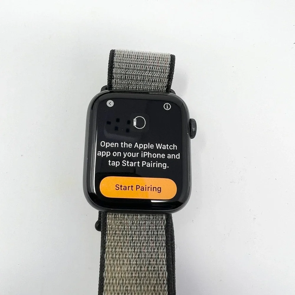 Apple Watch Nike Series 5 44mm Space Gray Aluminum Case GPS Sport Loop Gray