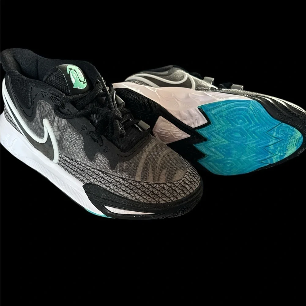 NIKE KYRIE 8 GS ORCA Kids Sneakers Size 4Y. Brand new in box.